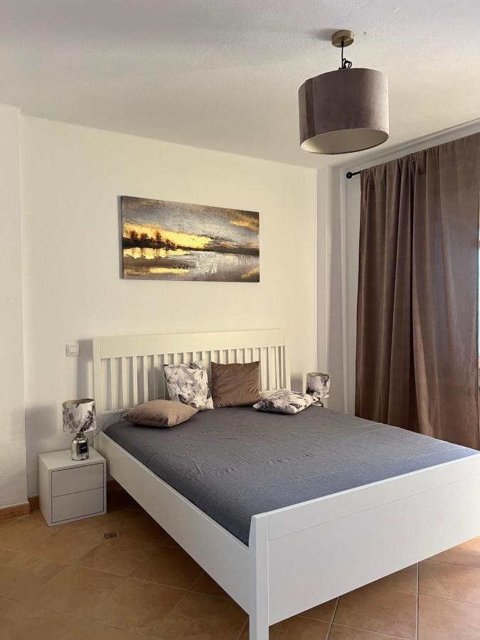 אדחה Lovely Sunny Apartment מראה חיצוני תמונה