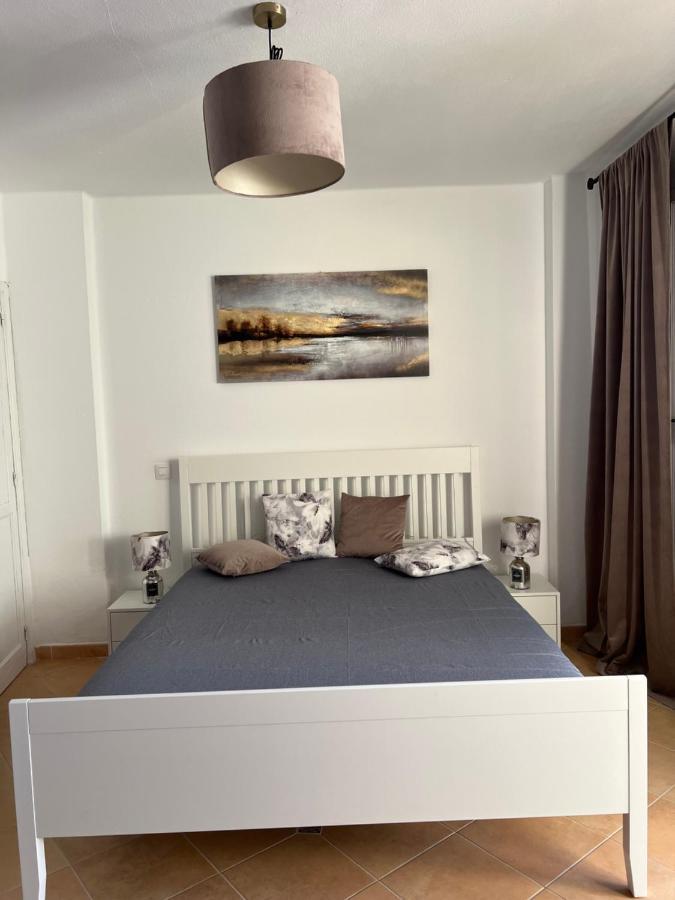 אדחה Lovely Sunny Apartment מראה חיצוני תמונה