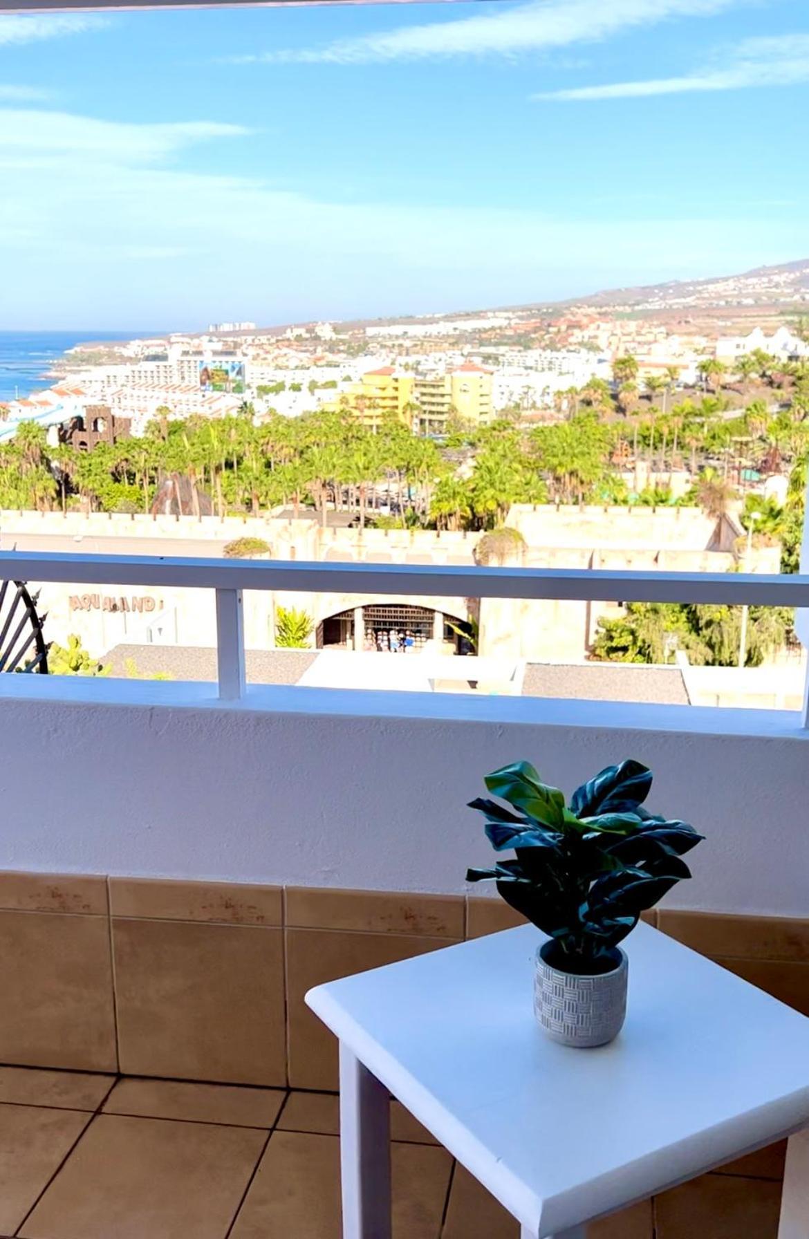 אדחה Lovely Sunny Apartment מראה חיצוני תמונה