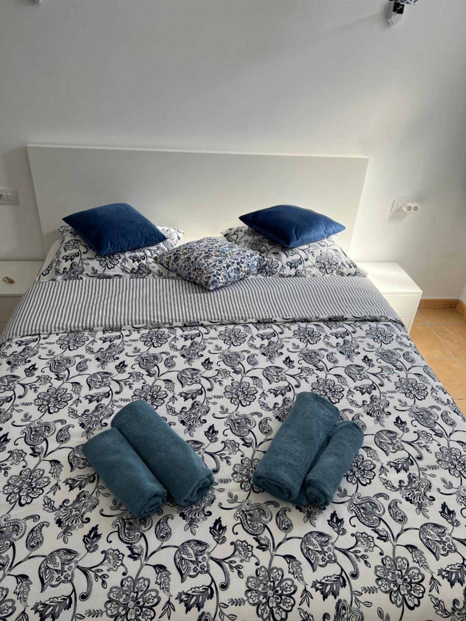 אדחה Lovely Sunny Apartment מראה חיצוני תמונה